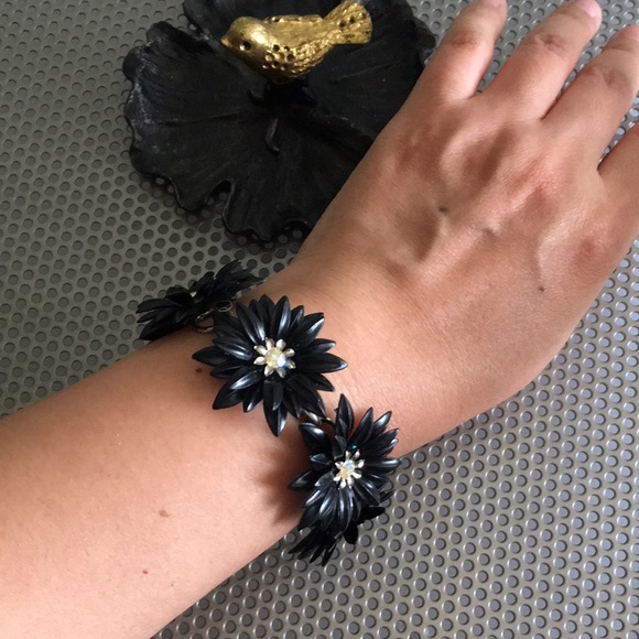 🖤RARE CORO black floral bracelet - Picture 1 of 12